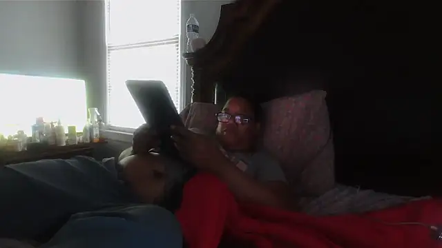 ebonyred online show from April 5, 8:50 pm