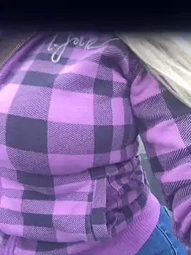 nicole valencia  online show from February 15, 8:43 pm