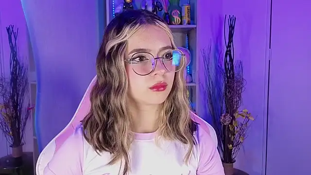 EmilyMiller  online show from October 23, 4:50 pm