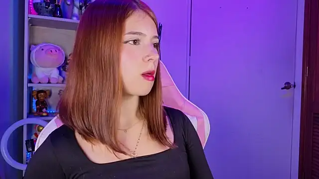 EmilyMiller  online show from December 19, 4:36 pm