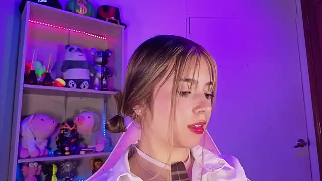 EmilyMiller  online show from February 17, 4:13 pm