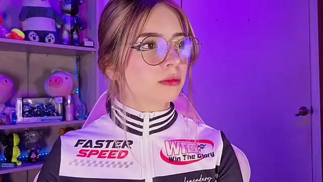 EmilyMiller  online show from March 18, 4:21 pm