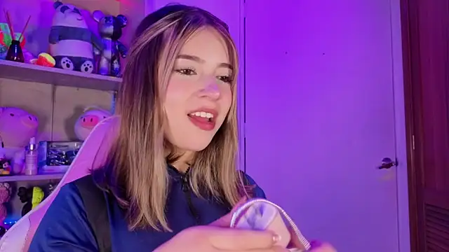 EmilyMiller  online show from April 9, 3:17 pm