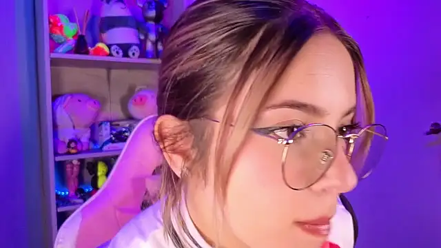 EmilyMiller  online show from May 21, 2:46 pm