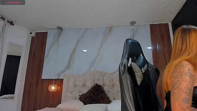 Snapshot of mia_18v chatting on November 6, 5:36 pm mia 18v online show from November 6, 5:36 pm