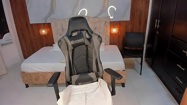 mia 18v online show from February 4, 8:03 pm