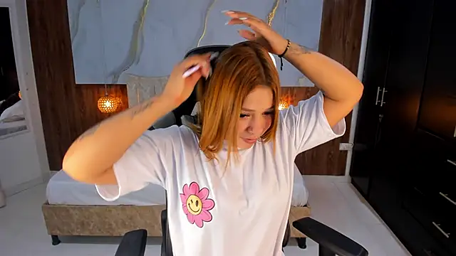 mia 18v online show from April 16, 8:09 pm