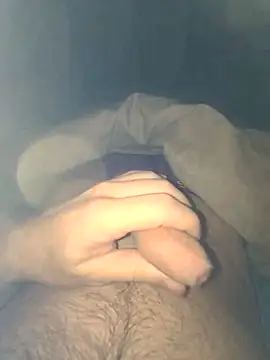 Snapshot of doudoucharlyc4 chatting on December 13, 11:32 pm doudoucharlyc4 online show from December 13, 11:32 pm