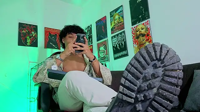 Snapshot of GaelOconner chatting on November 20, 3:28 am GaelOconner online show from November 20, 3:28 am