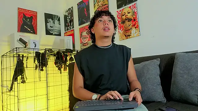 Snapshot of GaelOconner chatting on December 5, 4:10 am GaelOconner online show from December 5, 4:10 am