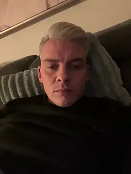 Snapshot of Paule19cm chatting on December 29, 10:57 pm Paule19cm online show from December 29, 10:57 pm