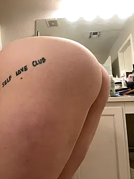 ItsKittybitch online show from December 3, 9:12 pm