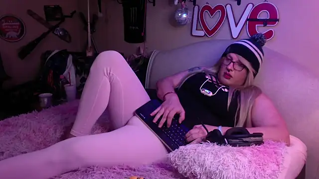 Blakelytgirl online show from January 21, 8:19 am