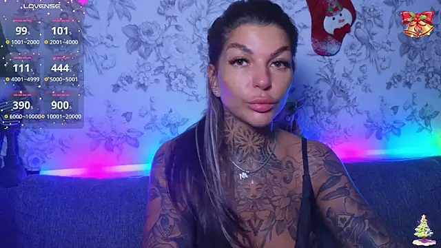Snapshot of tattooedBabyy chatting on December 15, 1:00 pm tattooedBabyy online show from December 15, 1:00 pm