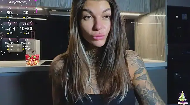 Snapshot of tattooedBabyy chatting on January 5, 2:52 pm tattooedBabyy online show from January 5, 2:52 pm