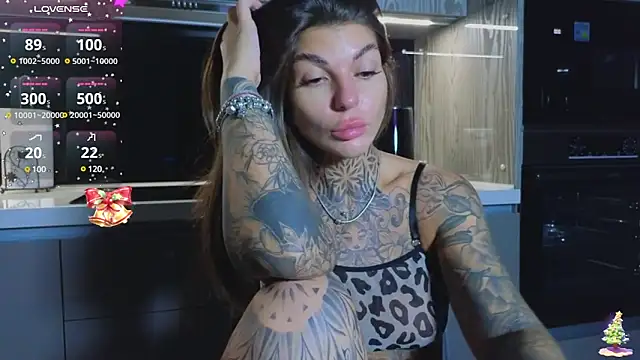 Snapshot of tattooedBabyy chatting on January 9, 2:29 pm tattooedBabyy online show from January 9, 2:29 pm