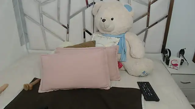 Snapshot of celestesouzalatin chatting on July 18, 12:26 am celestesouzalatin online show from July 18, 12:26 am