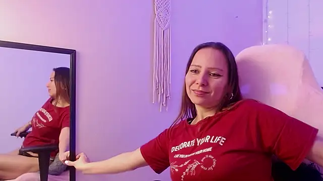camila delarosa online show from June 15, 1:46 pm