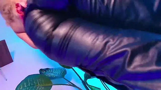 Dalila Thoms online show from November 8, 10:48 am