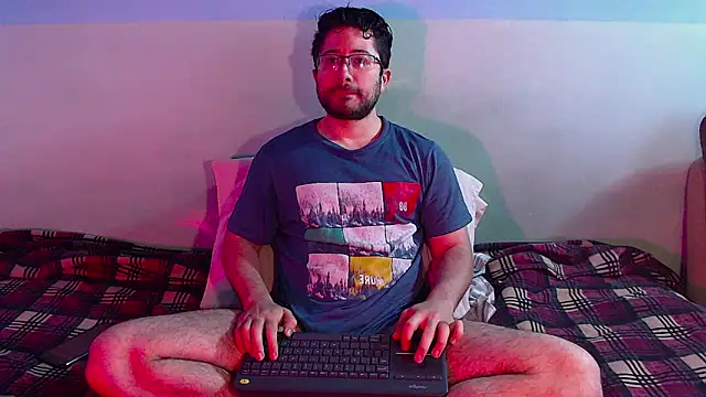 Snapshot of teddy_foster chatting on February 10, 12:53 pm teddy foster online show from February 10, 12:53 pm