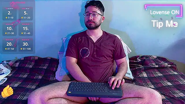 Snapshot of teddy_foster chatting on February 23, 1:41 pm teddy foster online show from February 23, 1:41 pm