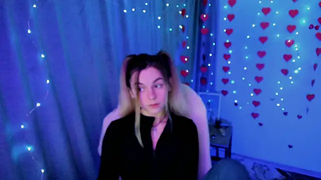 Snapshot of Sweet_me_ chatting on March 4, 5:19 pm Sweet me online show from March 4, 5:19 pm