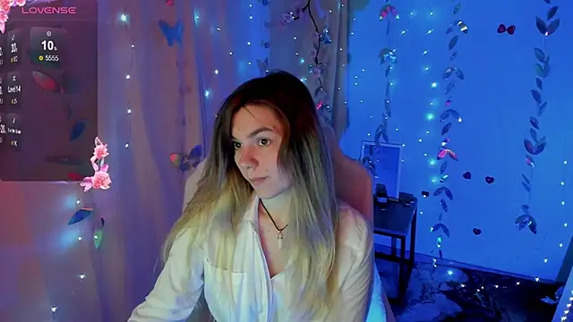 Snapshot of Sweet_me_ chatting on May 18, 5:24 am Sweet me online show from May 18, 5:24 am