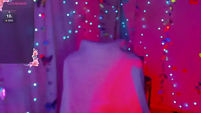 Snapshot of Sweet_me_ chatting on June 24, 5:39 am Sweet me online show from June 24, 5:39 am