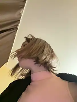 Snapshot of Crayzy_Luv chatting on February 4, 7:44 pm Crayzy Luv online show from February 4, 7:44 pm