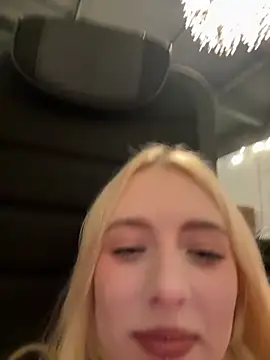 Snapshot of Crayzy_Luv chatting on November 1, 12:51 pm Crayzy Luv online show from November 1, 12:51 pm