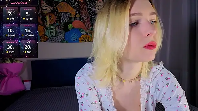 Snapshot of Crayzy_Luv chatting on March 16, 6:34 pm Crayzy Luv online show from March 16, 6:34 pm