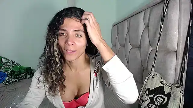 Nadia Monroe online show from December 10, 1:11 am