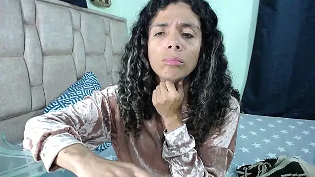 Nadia Monroe online show from February 9, 3:00 am