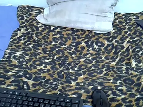 Snapshot of drowllie chatting on November 7, 3:28 am drowllie online show from November 7, 3:28 am