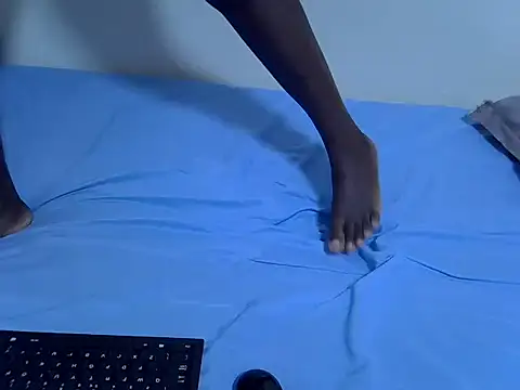 Snapshot of drowllie chatting on February 25, 1:21 pm drowllie online show from February 25, 1:21 pm