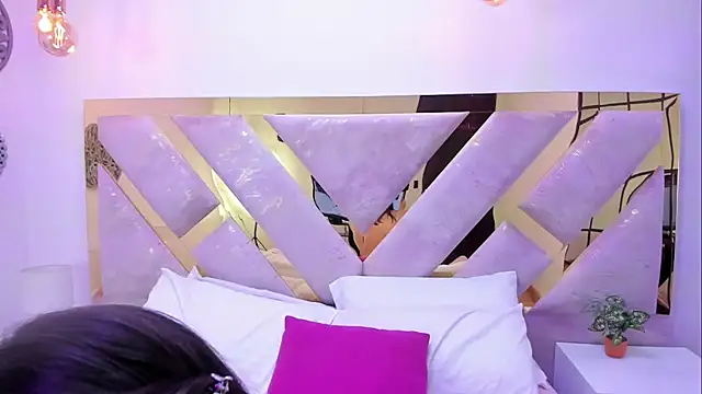 Oriana Guzman online show from January 6, 1:30 pm