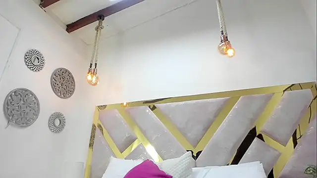 Oriana Guzman online show from January 13, 6:38 pm