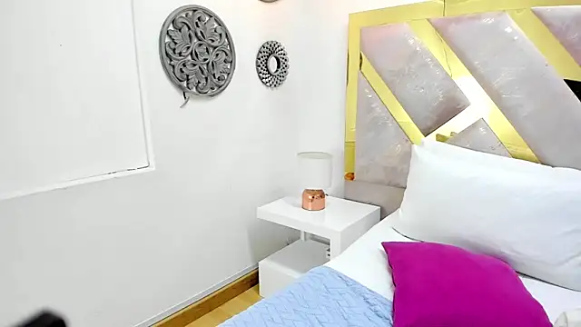 Oriana Guzman online show from February 4, 6:27 pm