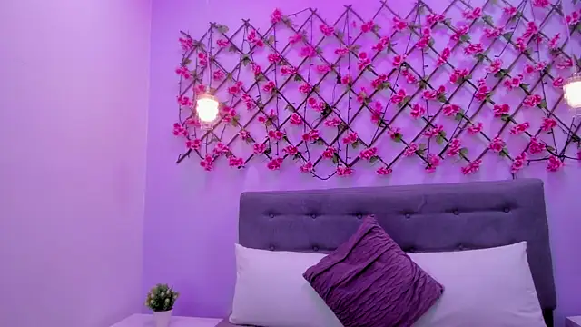 Oriana Guzman online show from March 6, 12:30 pm