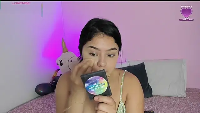 Oriana Guzman online show from October 20, 11:27 pm