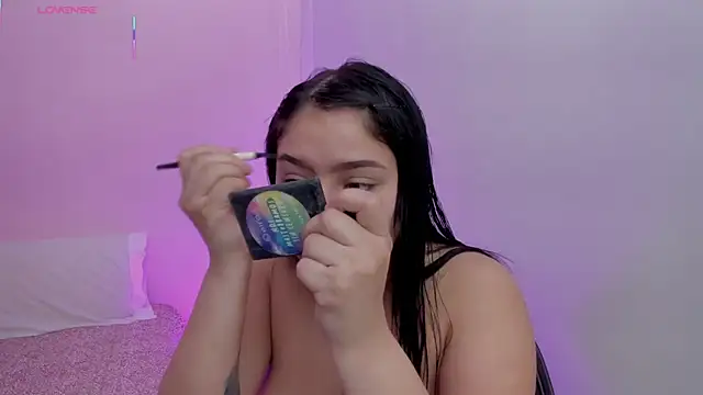 Snapshot of Oriana_Guzman chatting on February 21, 3:46 pm Oriana Guzman online show from February 21, 3:46 pm