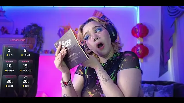 albaismynameX online show from November 12, 12:27 pm