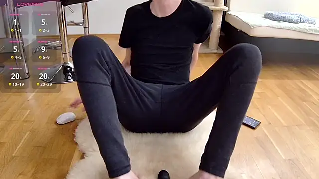 yourbrittyboy69 online show from May 5, 8:39 pm