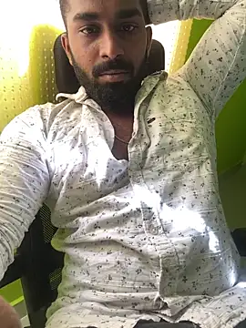 Snapshot of Handsomehunk_4U chatting on December 10, 5:39 am Handsomehunk 4U online show from December 10, 5:39 am