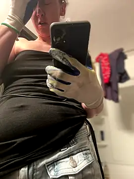 Snapshot of SexyB214 chatting on October 26, 7:53 pm SexyB214 online show from October 26, 7:53 pm