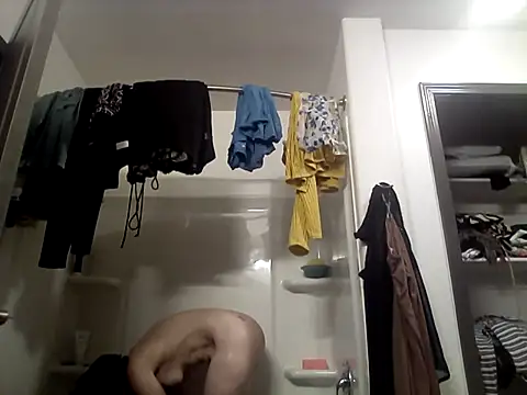 Snapshot of SexyB214 chatting on December 2, 4:24 pm SexyB214 online show from December 2, 4:24 pm