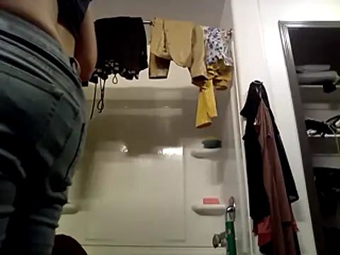 Snapshot of SexyB214 chatting on December 4, 8:56 am SexyB214 online show from December 4, 8:56 am