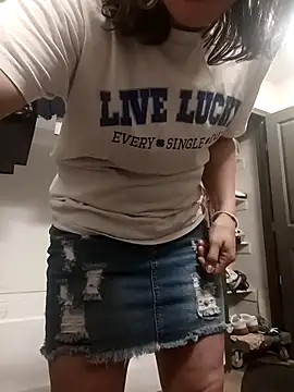 Snapshot of SexyB214 chatting on December 13, 10:48 pm SexyB214 online show from December 13, 10:48 pm