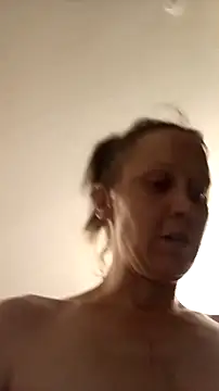 Snapshot of SexyB214 chatting on March 11, 4:40 am SexyB214 online show from March 11, 4:40 am