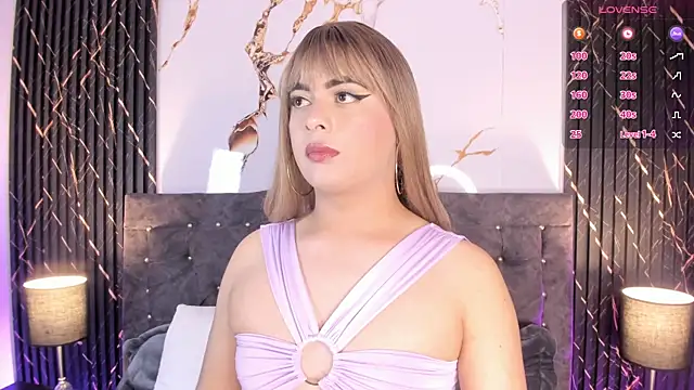 Snapshot of candy_canne__ chatting on June 8, 1:20 am candy canne online show from June 8, 1:20 am